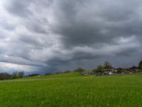 Gewitterwolken ziehen über dem Café Pauli auf